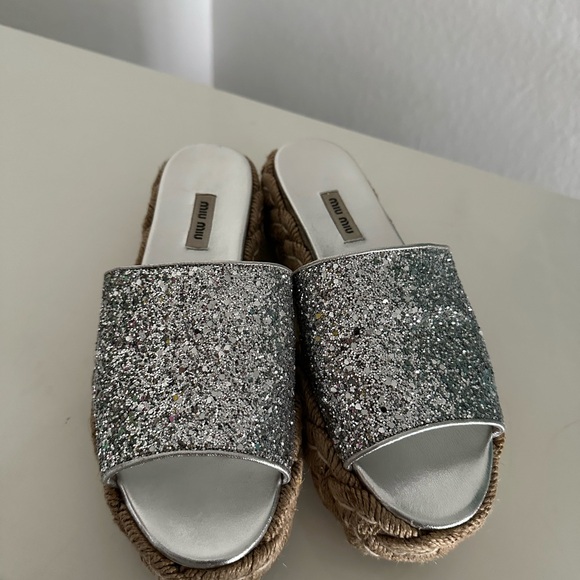 Miu Miu shoes barely used. Silver and size 38.5 - Picture 1 of 5
